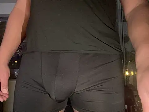 Snapshot of ThickDick_Daddy chatting on February 12, 6:46 am ThickDick Daddy online show from February 12, 6:46 am