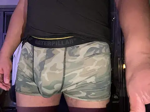 Snapshot of ThickDick_Daddy chatting on February 26, 7:19 am ThickDick Daddy online show from February 26, 7:19 am