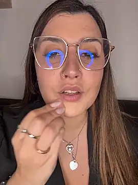 Snapshot of Novababy18 chatting on February 27, 1:28 am Novababy18 online show from February 27, 1:28 am