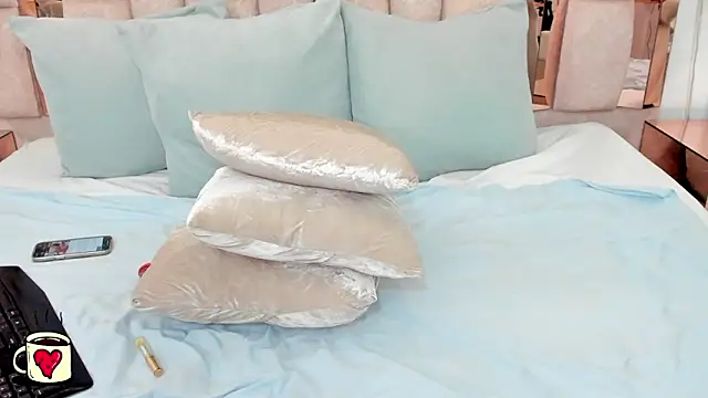 charis hill online show from November 19, 2:00 am