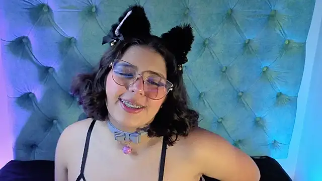 Snapshot of Paola_Lyon_ chatting on November 19, 5:46 pm Paola Lyon online show from November 19, 5:46 pm