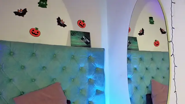 Snapshot of Paola_Lyon_ chatting on November 29, 6:02 am Paola Lyon online show from November 29, 6:02 am