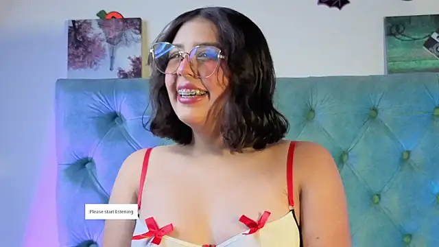 Snapshot of Paola_Lyon_ chatting on November 21, 6:40 pm Paola Lyon online show from November 21, 6:40 pm