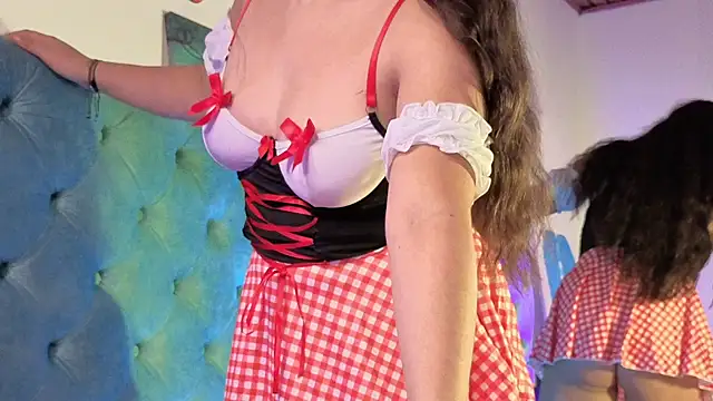 Snapshot of Paola_Lyon_ chatting on October 31, 8:00 am Paola Lyon online show from October 31, 8:00 am