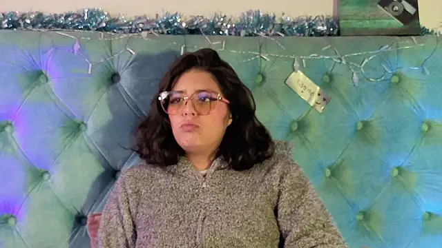 Paola Lyon  online show from January 10, 7:04 am