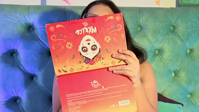 Paola Lyon  online show from March 4, 11:40 am