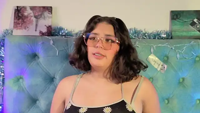 Paola Lyon  online show from January 7, 11:59 am