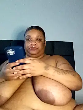 Snapshot of NaughtyHottieBBW chatting on January 30, 4:45 pm NaughtyHottieBBW online show from January 30, 4:45 pm