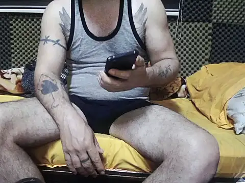 Snapshot of Arabeyes chatting on October 28, 2:12 am Arabeyes online show from October 28, 2:12 am