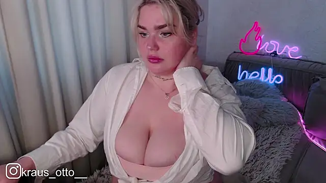 Snapshot of mrs_kitty69 chatting on May 5, 9:45 am mrs kitty69 online show from May 5, 9:45 am