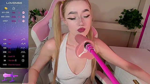 LeonaEviann online show from April 14, 1:32 am