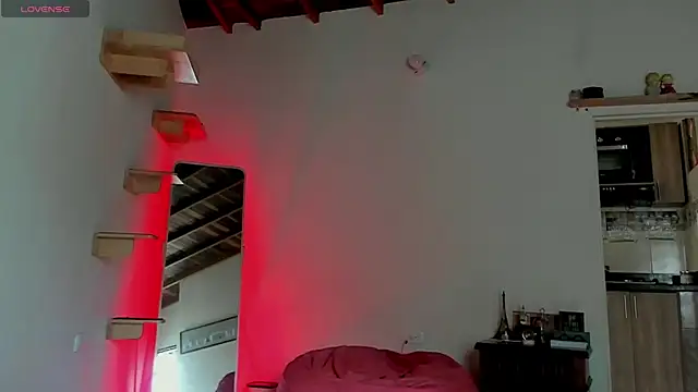 Rainbow leia online show from April 4, 7:09 pm