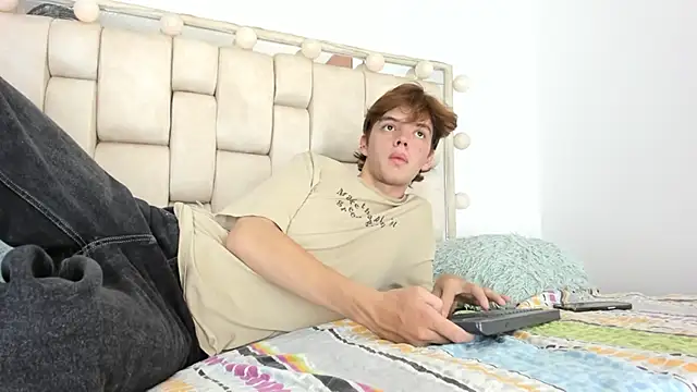 daniel hot03 online show from November 7, 8:24 pm