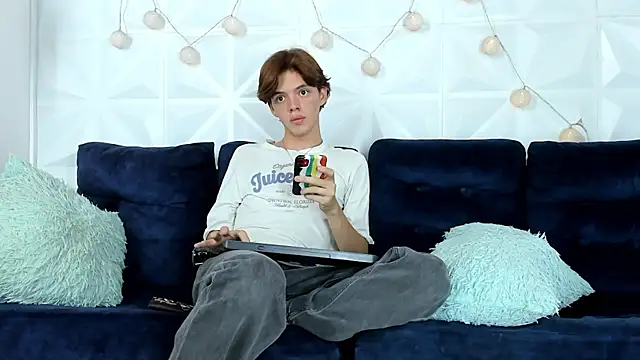Snapshot of daniel_hot03 chatting on March 12, 9:35 pm daniel hot03 online show from March 12, 9:35 pm