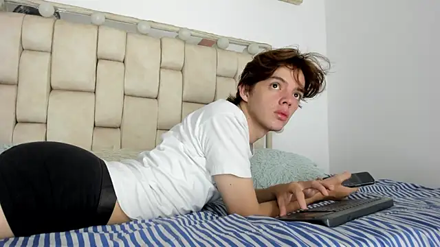 daniel hot03 online show from December 22, 1:22 pm