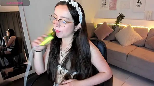 Snapshot of ana_ev chatting on November 13, 10:57 pm ana ev online show from November 13, 10:57 pm