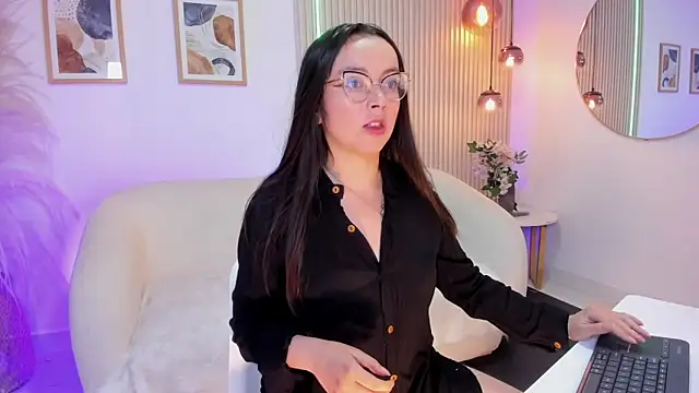 Snapshot of ana_ev chatting on November 22, 6:56 am ana ev online show from November 22, 6:56 am