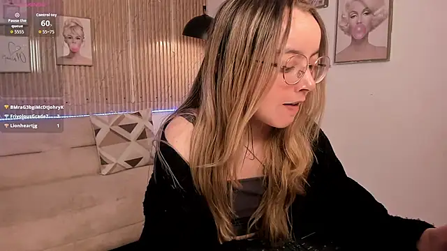 Snapshot of ana_ev chatting on June 3, 2:33 pm ana ev online show from June 3, 2:33 pm