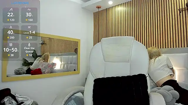 Snapshot of Viktoria_Davis chatting on December 23, 10:12 pm Viktoria Davis online show from December 23, 10:12 pm