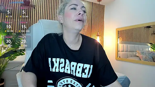 Snapshot of Viktoria_Davis chatting on January 3, 10:19 pm Viktoria Davis online show from January 3, 10:19 pm