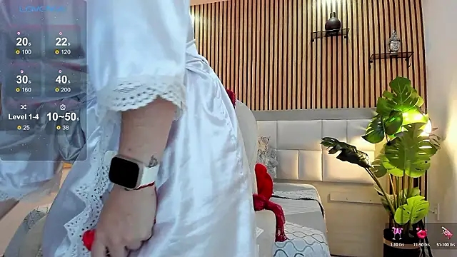 Snapshot of Viktoria_Davis chatting on December 2, 1:20 am Viktoria Davis online show from December 2, 1:20 am