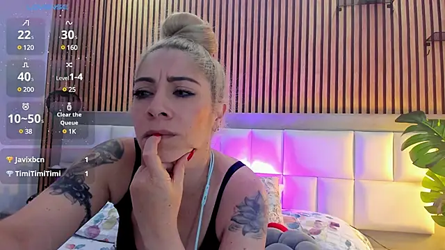 Snapshot of Viktoria_Davis chatting on January 8, 12:38 am Viktoria Davis online show from January 8, 12:38 am