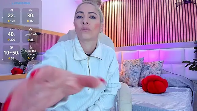 Snapshot of Viktoria_Davis chatting on January 4, 10:13 pm Viktoria Davis online show from January 4, 10:13 pm