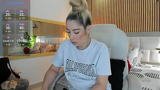 Snapshot of Viktoria_Davis chatting on December 7, 2:08 pm Viktoria Davis online show from December 7, 2:08 pm