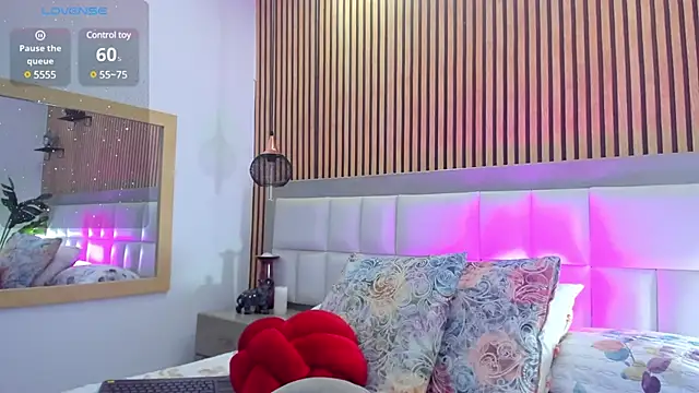 Snapshot of Viktoria_Davis chatting on January 12, 12:28 am Viktoria Davis online show from January 12, 12:28 am