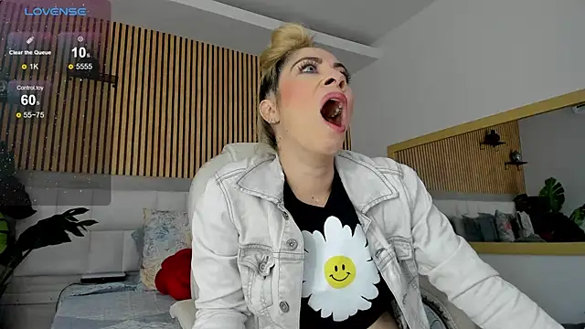 Snapshot of Viktoria_Davis chatting on December 2, 10:18 pm Viktoria Davis online show from December 2, 10:18 pm