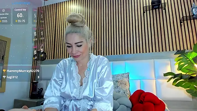 Snapshot of Viktoria_Davis chatting on December 29, 1:24 am Viktoria Davis online show from December 29, 1:24 am