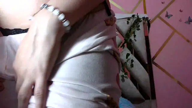 Snapshot of nadescomthxx chatting on February 25, 2:58 am nadescomthxx online show from February 25, 2:58 am