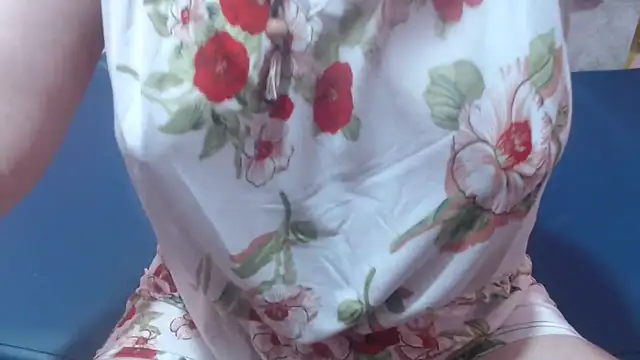 Snapshot of nadescomthxx chatting on October 25, 3:34 pm nadescomthxx online show from October 25, 3:34 pm