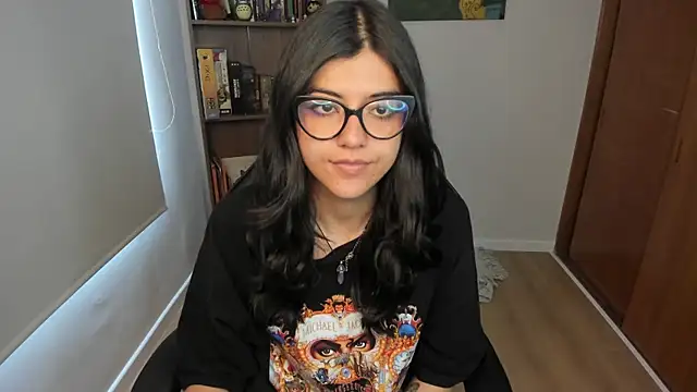 valerie  skyy online show from December 19, 3:47 pm