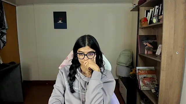 valerie  skyy online show from March 18, 4:07 am