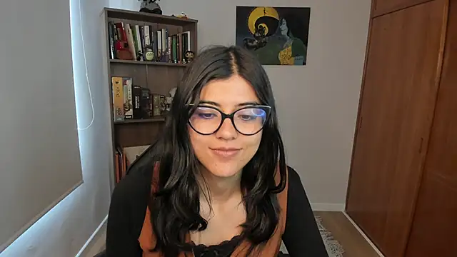 valerie  skyy online show from December 16, 2:10 pm