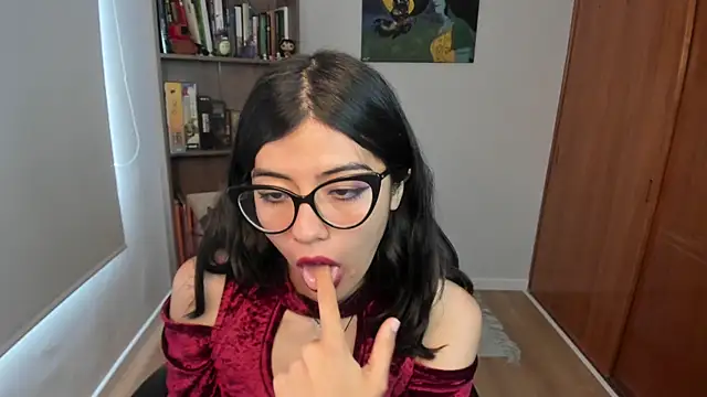 valerie  skyy online show from December 15, 1:28 pm