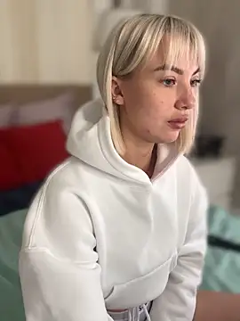 Snapshot of MiaMinx chatting on October 31, 11:33 pm MiaMinx online show from October 31, 11:33 pm