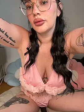 Snapshot of Mona-Peaches chatting on October 1, 10:09 am Mona-Peaches online show from October 1, 10:09 am