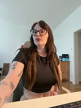 Mona-Peaches online show from May 19, 7:48 am