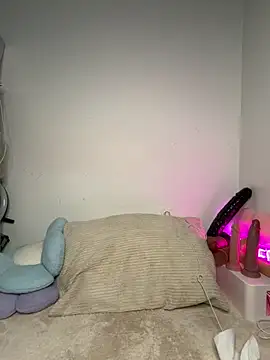 Mona-Peaches online show from April 10, 4:47 pm