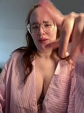 Snapshot of Mona-Peaches chatting on February 1, 11:10 am Mona-Peaches online show from February 1, 11:10 am