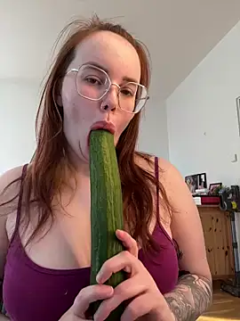 Snapshot of Mona-Peaches chatting on January 30, 8:32 am Mona-Peaches online show from January 30, 8:32 am