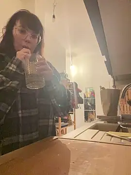 Mona-Peaches online show from March 2, 3:41 pm