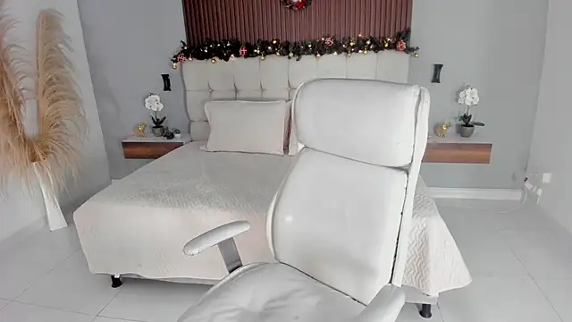 Snapshot of sofi_potter_ chatting on December 1, 4:52 pm sofi potter online show from December 1, 4:52 pm