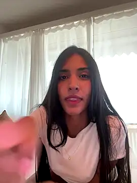 Snapshot of sofi_potter_ chatting on October 23, 8:35 am sofi potter  online show from October 23, 8:35 am