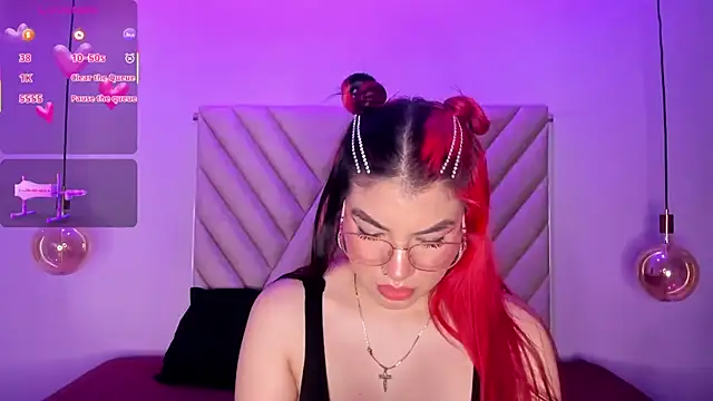 Snapshot of EmmaSwift_ chatting on October 25, 2:55 am EmmaSwift online show from October 25, 2:55 am