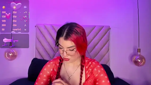 Snapshot of EmmaSwift_ chatting on November 21, 1:48 am EmmaSwift online show from November 21, 1:48 am