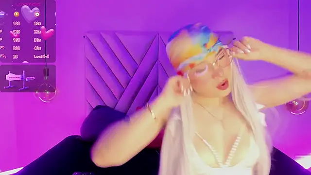 EmmaSwift  online show from December 17, 2:38 am