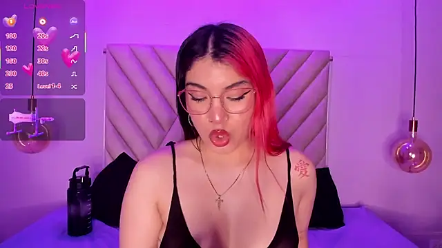 Snapshot of EmmaSwift_ chatting on November 23, 1:59 am EmmaSwift online show from November 23, 1:59 am